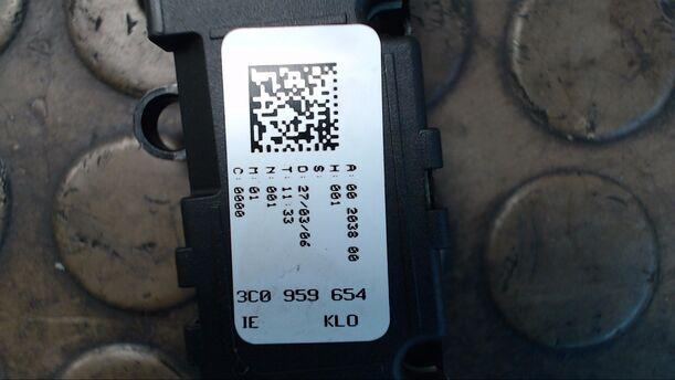 Foto: LENKWINKELSENSOR eines VW Passat Variant 2.0 TDI