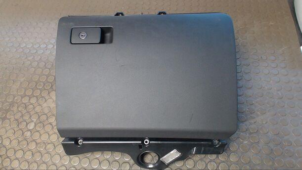 Foto: HANDSCHUHFACH eines VW Passat Variant 2.0 TDI