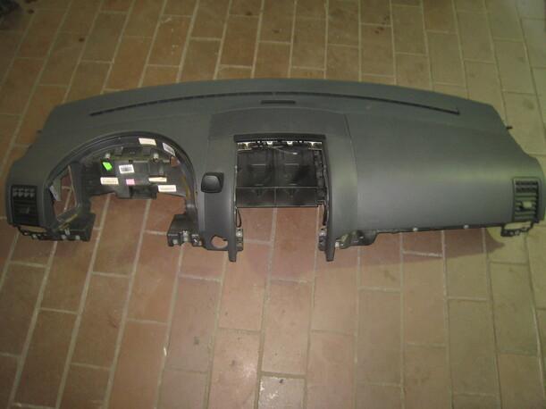 Foto: ARMATURENTAFEL eines VW Touareg 2.5 R5 TDI Automatik
