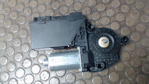 Foto: MOTOR FENSTERHEBER VORNE RECHTS eines VW Touareg 2.5 R5 TDI Automatik
