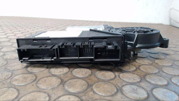 Foto: MOTOR FENSTERHEBER HINTEN LINKS eines VW Touareg 2.5 R5 TDI Automatik