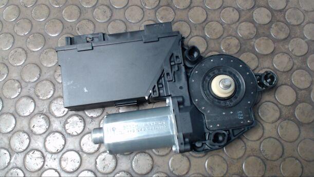Foto: MOTOR FENSTERHEBER HINTEN LINKS eines VW Touareg 2.5 R5 TDI Automatik