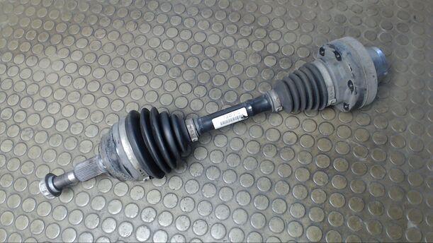 Foto: ANTRIEBSWELLE VORNE LINKS eines VW Touareg 2.5 R5 TDI Automatik
