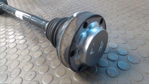 Foto: ANTRIEBSWELLE HINTEN LINKS eines VW Touareg 2.5 R5 TDI Automatik