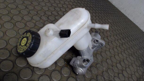 Foto: HAUPTBREMSZYLINDER eines Renault Twingo 1.2