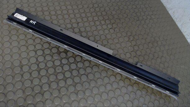 Foto: ROLLO SONNENSCHUTZ HINTEN RECHTS eines VW Caravelle Kurz DPF groove up!