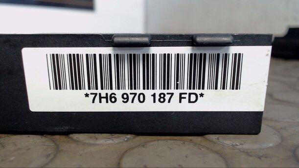 Foto: SICHERUNGSKASTEN BATTERIE / HAUPTSICHERUNGSTRÄGER eines VW Caravelle Kurz DPF groove up!