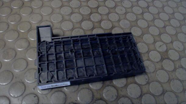 Foto: SICHERUNGSKASTEN BATTERIE / HAUPTSICHERUNGSTRÄGER eines VW Caravelle Kurz DPF groove up!