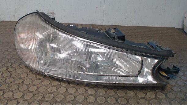 Foto: SCHEINWERFER RECHTS eines Ford Mondeo 16V