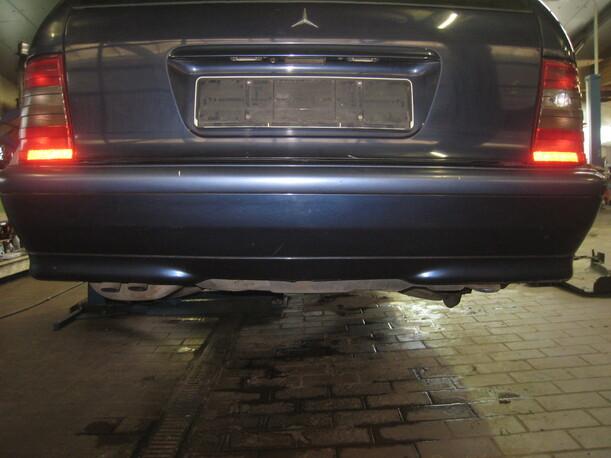 Foto: STOßSTANGE / STOSSFÄNGER HINTEN eines Mercedes-Benz C 200 T CDI