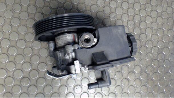 Foto: PUMPE SERVOLENKUNG eines Mercedes-Benz C 200 T CDI
