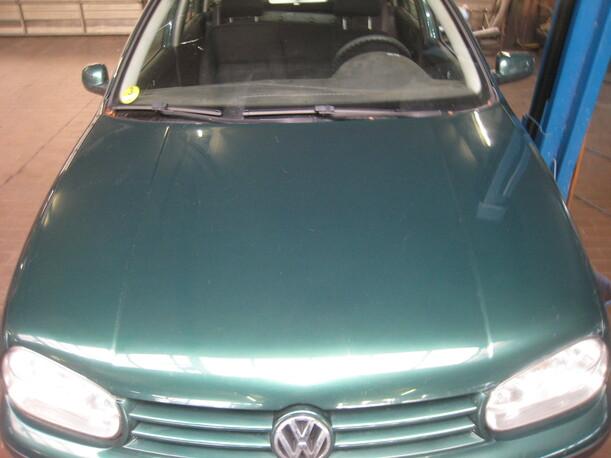 Foto: MOTORHAUBE eines VW Golf Variant 1.9 SDI