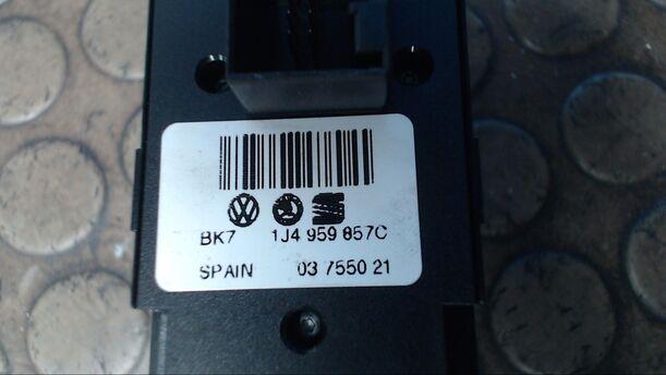 Foto: FENSTERHEBERSCHALTER eines Skoda Superb 2.0 TDI DPF