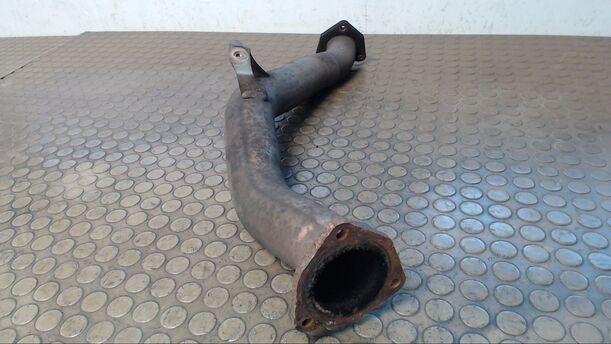 Foto: AUSPUFFROHR VORN eines Skoda Superb 2.0 TDI DPF GLi