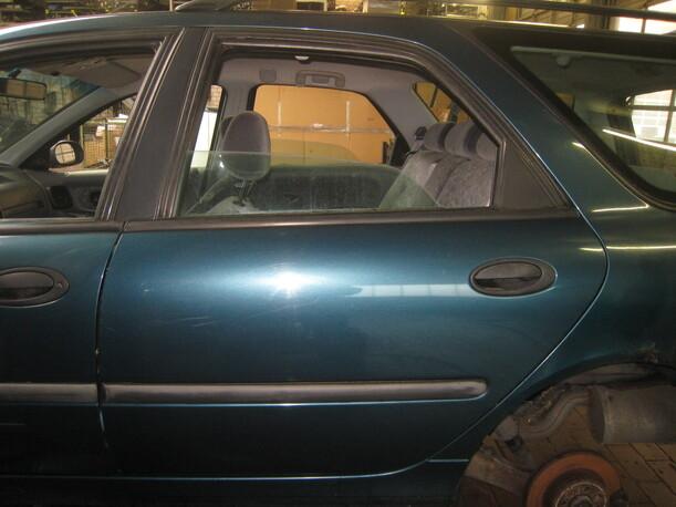 Foto: TÜR HINTEN LINKS eines Renault Laguna Grandtour 1.8 Ghia