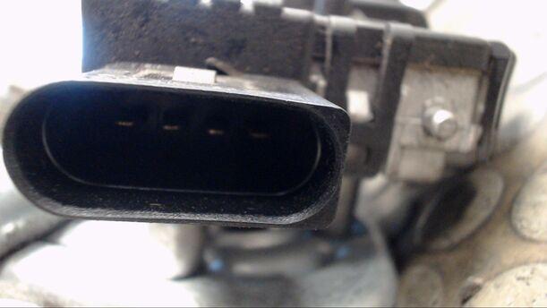 Foto: SCHEIBENWISCHERMOTOR VORN eines VW Passat Variant 1.9 TDI