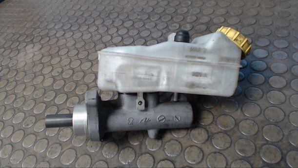 Foto: HAUPTBREMSZYLINDER eines VW Transporter T5 7HH132/WF2/0WQ