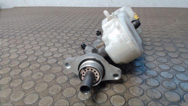 Foto: HAUPTBREMSZYLINDER eines VW Transporter T5 7HH132/WF2/0WQ