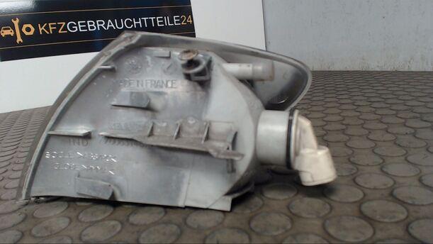 Foto: BLINKER VORN RECHTS eines Renault Megane 1.6