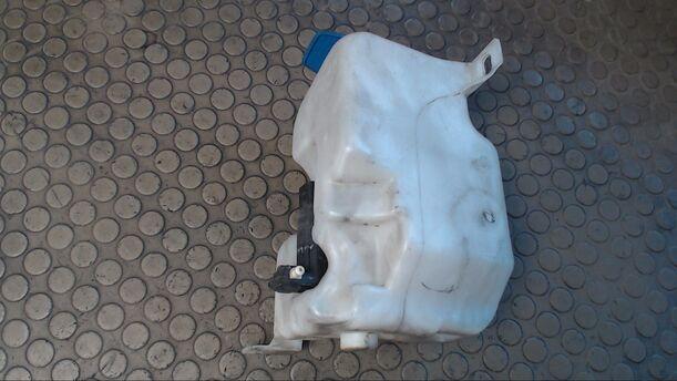 Foto: SCHEIBENWASCHBEHÄLTER eines VW Golf 1.9 TDI