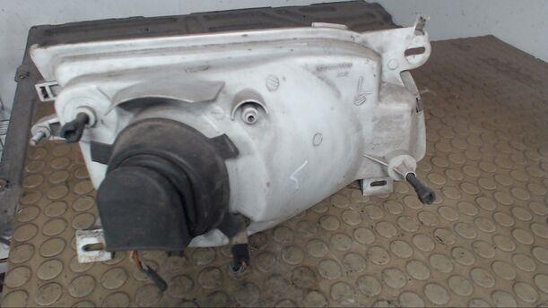 Foto: SCHEINWERFER LINKS eines Ford Transit 100 TD