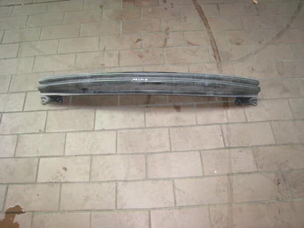 Foto: VERSTÄRKUNG HINTEN eines VW Golf 2.0 TDI DPF CL