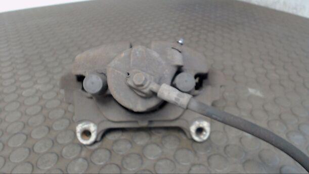 Foto: BREMSSATTEL VORN RECHTS eines VW Golf 2.0 TDI DPF