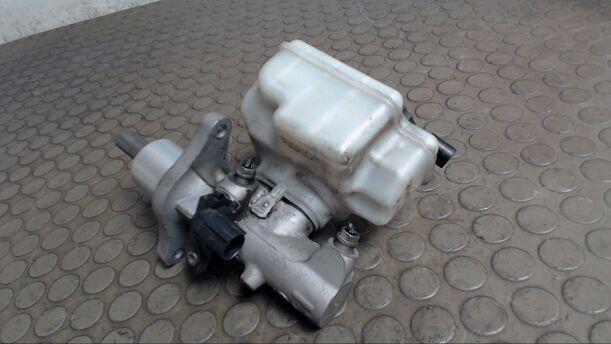 Foto: HAUPTBREMSZYLINDER eines VW Golf 2.0 TDI DPF GT