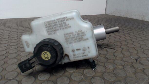 Foto: HAUPTBREMSZYLINDER eines VW Golf 2.0 TDI DPF GT