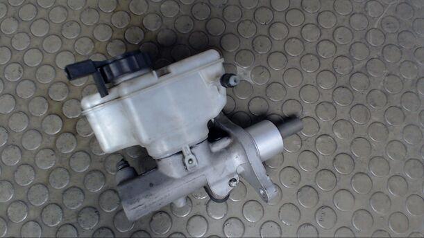 Foto: HAUPTBREMSZYLINDER eines VW Golf 2.0 TDI DPF GT
