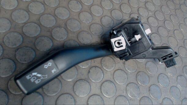 Foto: BLINKSCHALTER/KOMBISCHALTER eines VW Golf 2.0 TDI DPF GT