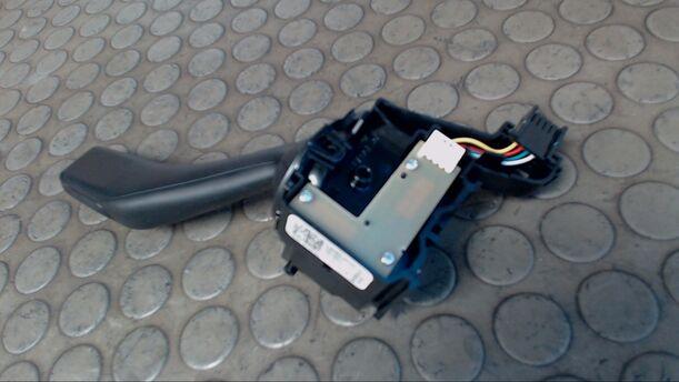 Foto: BLINKSCHALTER/KOMBISCHALTER eines VW Golf 2.0 TDI DPF GT