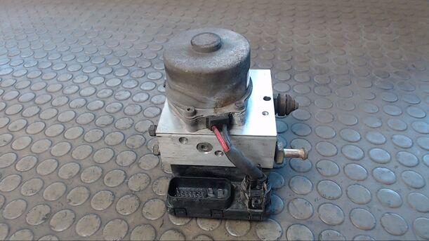Foto: HAUPTBREMSAGGREGAT ABS eines Mitsubishi Galant 2500 V6-24 GL