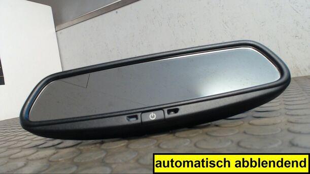Foto: INNENSPIEGEL eines Toyota Avensis 2.0 D-4D GL