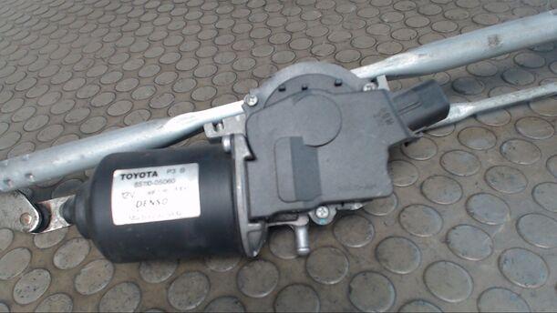 Foto: SCHEIBENWISCHERMOTOR VORN eines Toyota Avensis 2.0 D-4D GL