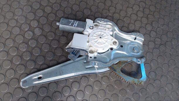 Foto: FENSTERHEBER ELEKTRISCH HINTEN LINKS eines Toyota Avensis 2.0 D-4D CD