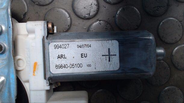 Foto: FENSTERHEBER ELEKTRISCH HINTEN LINKS eines Toyota Avensis 2.0 D-4D CD