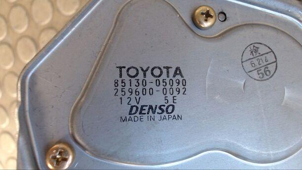 Foto: SCHEIBENWISCHERMOTOR HINTEN eines Toyota Avensis 2.0 D-4D GL