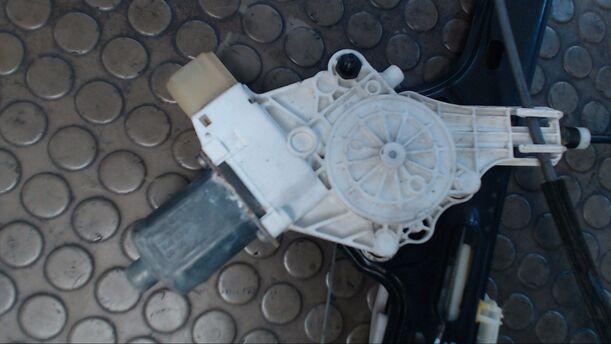 Foto: FENSTERHEBER ELEKTRISCH VORNE RECHTS (4/5-Türer) eines BMW 118d DPF