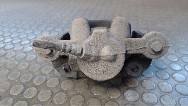 Foto: BREMSSATTEL VORNE RECHTS eines BMW 118d DPF