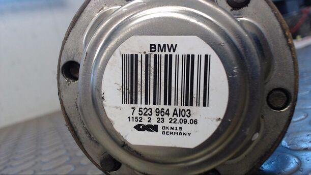 Foto: ANTRIEBSWELLE HINTEN RECHTS eines BMW 118d DPF