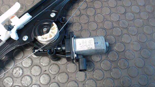 Foto: FENSTERHEBER VORNE RECHTS eines Fiat 500 1.3 Multijet 16V DPF GL