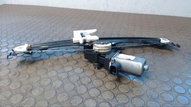 Foto: FENSTERHEBER VORNE RECHTS eines Fiat 500 1.3 Multijet 16V DPF GL