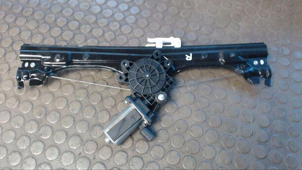 Foto: FENSTERHEBER VORNE RECHTS eines Fiat 500 1.3 Multijet 16V DPF GL