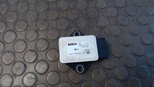 Foto: QUERBESCHLEUNIGUNGSSENSOR eines Fiat 500 1.3 Multijet 16V DPF GL
