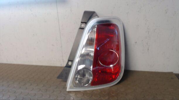 Foto: HECKLEUCHTE / RÜCKLICHT  RECHTS eines Fiat 500 1.3 Multijet 16V DPF Top