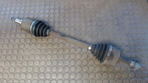 Foto: ANTRIEBSWELLE LINKS eines Fiat 500 1.3 Multijet 16V DPF GL