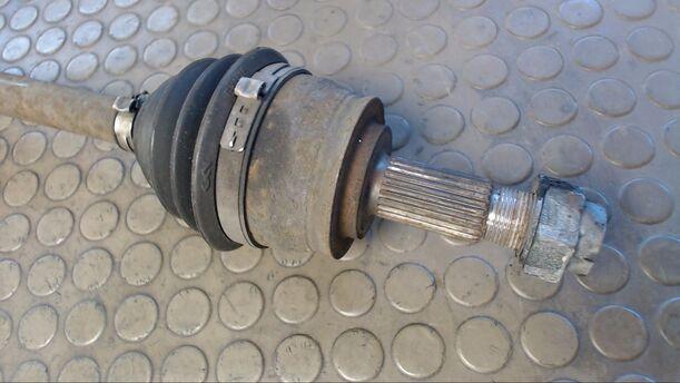 Foto: ANTRIEBSWELLE LINKS eines Fiat 500 1.3 Multijet 16V DPF GL