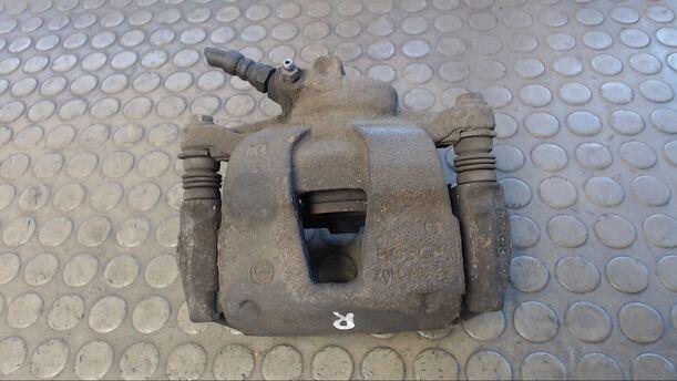 Foto: BREMSSATTEL VORNE RECHTS eines Fiat 500 1.3 Multijet 16V DPF GL