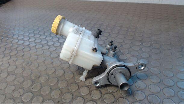 Foto: HAUPTBREMSZYLINDER eines Fiat 500 1.3 Multijet 16V DPF GL